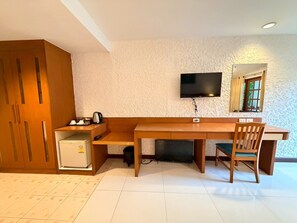 Interior - Charming Suite with Balcony and Pool View (Tambon Patong)