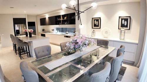 Modern Luxury Estate, 4 Ensuite Rooms, Comfort, Convenient, Secure, Near Airport