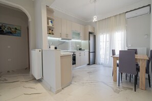 Fridge, oven, stovetop, coffee/tea maker - Deon Apartment by RentalsPro - Nea Plagia Halkidiki (Nea Plagia)