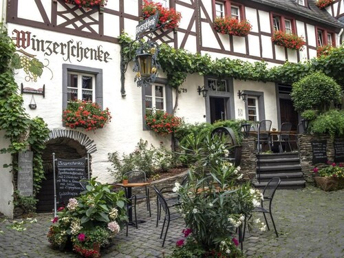 Holiday apartment Schwarze Katz in guesthouse in the old town of Zell (Moselle)