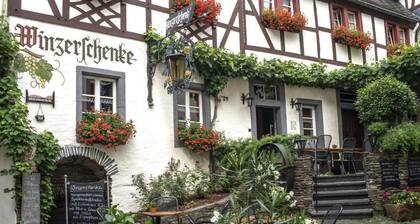 Holiday apartment Schwarze Katz in guesthouse in the old town of Zell (Moselle)