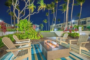 Terrace/patio - Ideal Mix of Comfort and Value! 4 Comfortable Units, Outdoor Pool, Oceanfront! (Kahului)