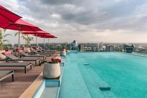 Pool - Luxury 2-bedroom apartment in Nairobi, Westlands with AC, Pool & Gym (Nairobi)