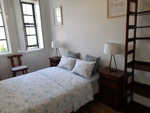 1 bedroom, iron/ironing board, free WiFi, bed sheets - Rosemary - Cozy and lots of natural light (Porto)