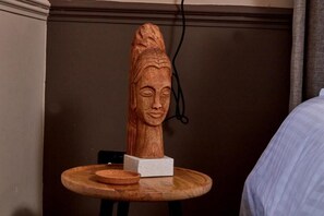 Deluxe Double Room | Interior detail - Settle Winchester (Winchester)