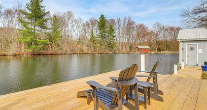 Private Lake, Hot Tub & Sauna: Poconos Retreat