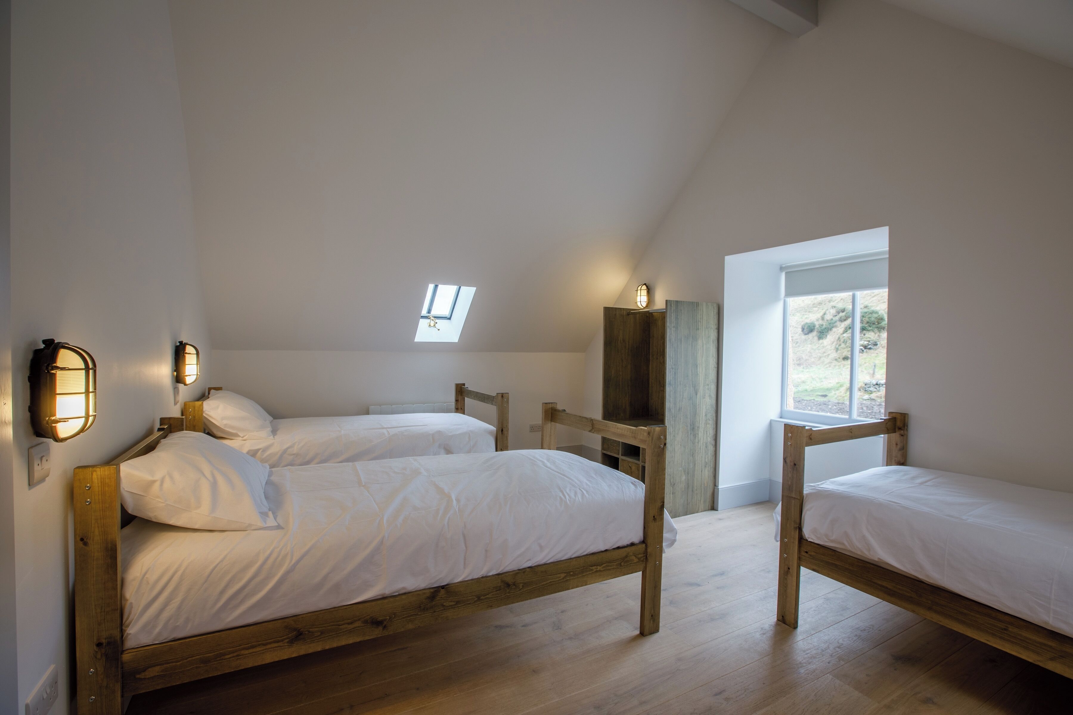 Standard Triple Room (Quinelan) | Iron/ironing board (on request), WiFi (free), bed sheets