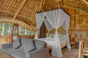 Suite, piscina privata, vista fiume (Riverfront Bamboo) | Con arredamento individuale, tende oscuranti, Wi-Fi gratuito, lenzuola