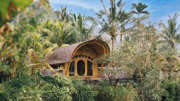 Villa - utsikt mot poolen | Balkongutsikt