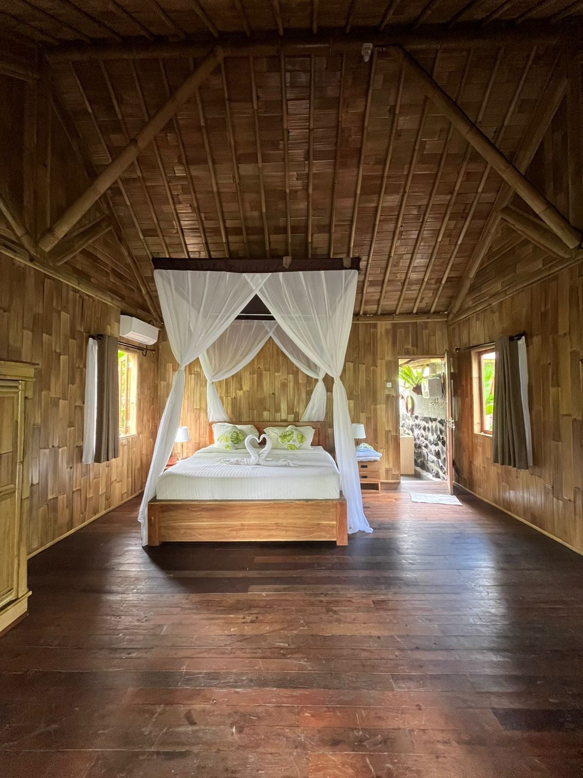 Bamboo Bungalow with Private Pool | Trang bị nội thất với thiết kế riêng biệt, màn/rèm cản sáng 
