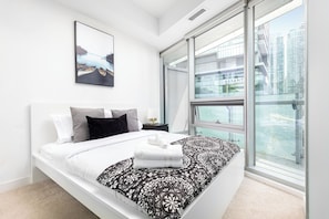 2 habitaciones, tabla de planchar con plancha, wifi y ropa de cama
