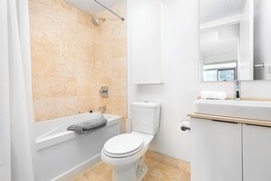 Bathroom - Plush Hotel -Downtown Toronto 2 bedroom suite near CN Tower (Toronto)