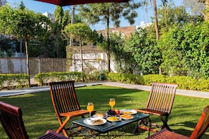 Tempat makan outdoor