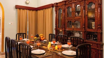 Deluxe Villa | Dining