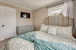 Room - Free Parking! Townhome 3 Mi to Dtwn Rochester (Rochester)