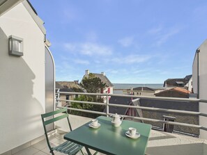 Outdoor dining - Superb apartment for 2 with sea view (Saint-Gilles-Croix-de-Vie)