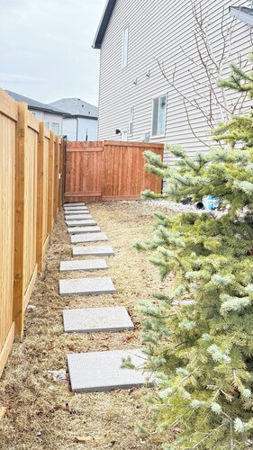 Comfort Arena! 10 min from Edmonton international Airport