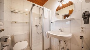 Double Room, Non Smoking | Bathroom