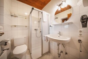 Double Room, Non Smoking | Bathroom - Safestay Kitzbühel Alpine  (Kitzbühel)