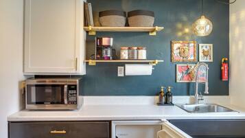 Coffee/tea maker, fridge, microwave, toaster