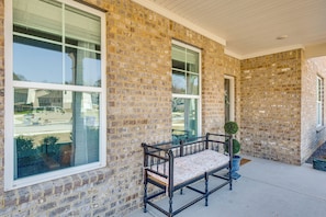 Terrace/patio - Great for Families! Getaway w/ Yard in Atlanta (Atlanta)