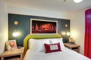 Iron/ironing board, Internet, bed sheets - 3 Mi to Downtown Spokane! Cozy Couple’s Retreat (Spokane)