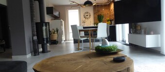 Comfortable vacation apartment with jacuzzi, near a quiet forest, 5 minutes from the castle