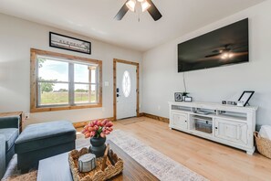 TV - Rural Texas Retreat: Patio + Country Views! (Muenster)