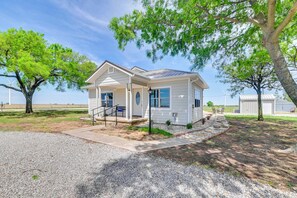 Exterior - Rural Texas Retreat: Patio + Country Views! (Muenster)