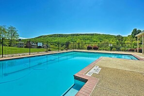 Pool - Pool Access! Amazing Mtn Retreat in Mercersburg (Mercersburg)