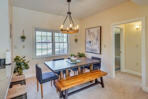 Dining - Pool Access! Amazing Mtn Retreat in Mercersburg (Mercersburg)