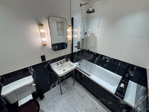 Bathroom - Stylish Georgian 2BR, St Paul’s Square | Jewellery Quarter | Walk to City Centre (Birmingham)