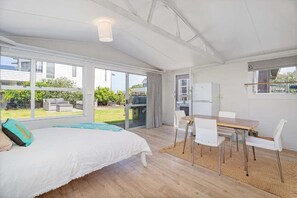 3 bedrooms, WiFi, bed sheets - Beachside on Hinemoa (Whangamata)