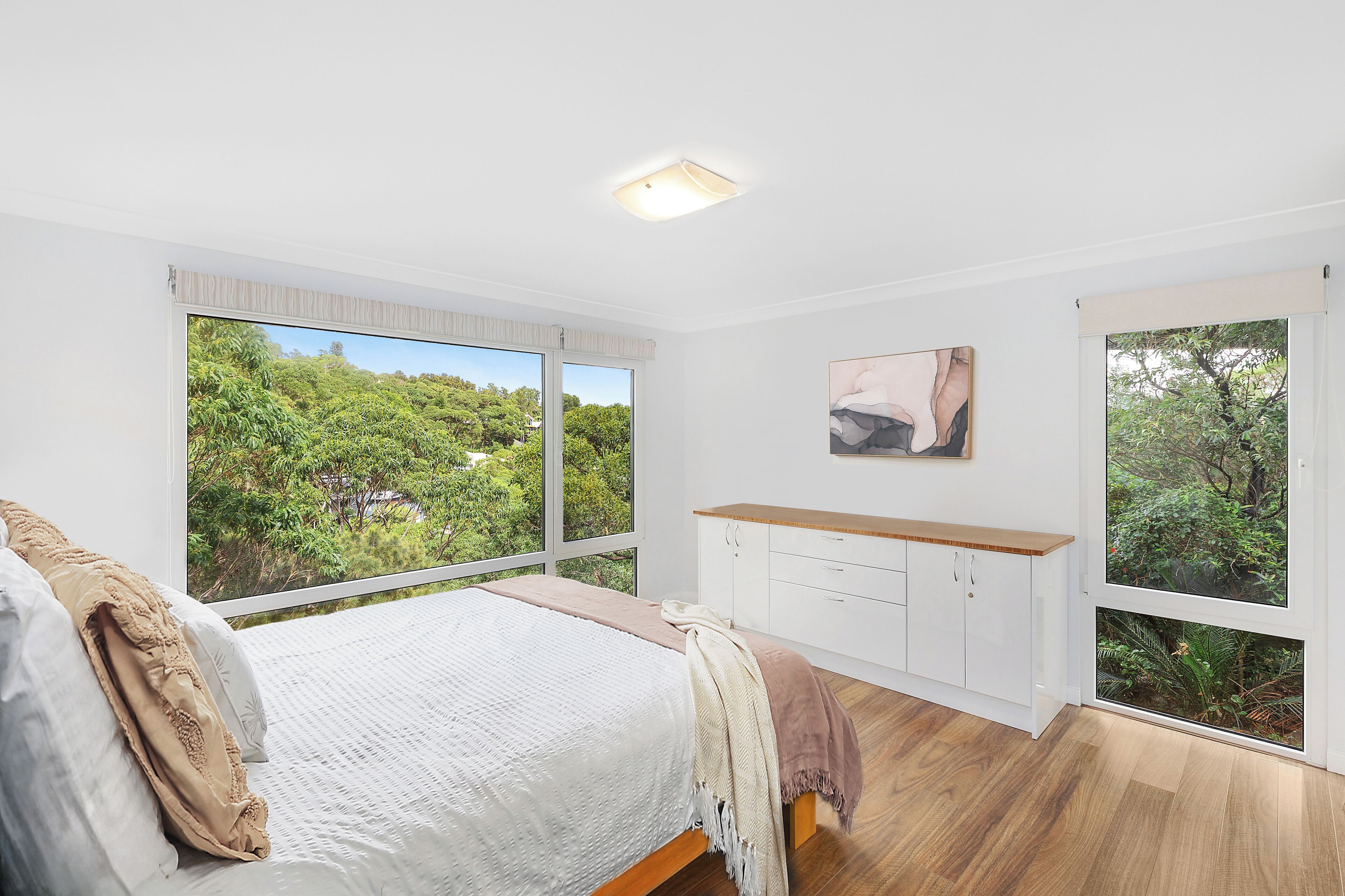 4 bedrooms, desk, iron/ironing board, free WiFi