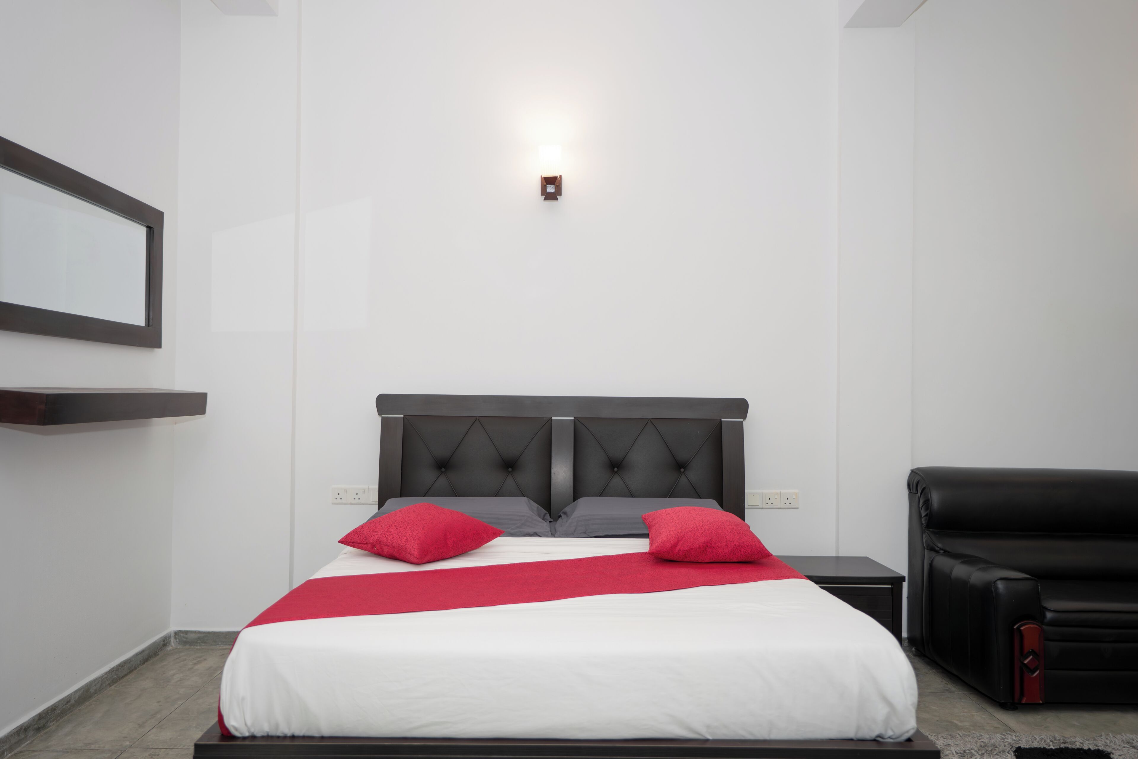 Deluxe Studio, Balcony | Desk, laptop workspace, iron/ironing board, free WiFi