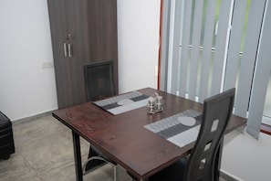 Monolocale Deluxe, balcone | Ristoranti