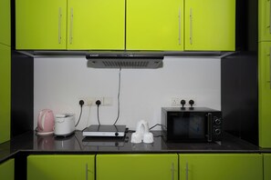 Deluxe Studio, Balcony | Private kitchen - Hotel Ranthil - Galle (Galle)