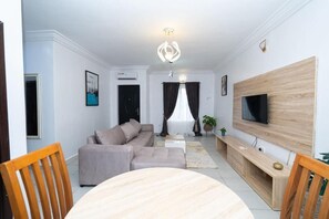 Deluxe appartement, balkon, uitzicht op stad | Woonruimte