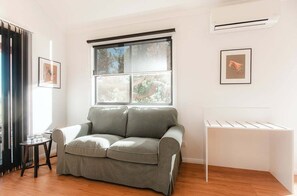 Living area - Elsie Cabin | Saumarez Homestead (Armidale Regional Council)