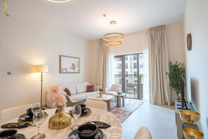 Living area - Stylish 2BR w/ Balcony | Yas Golf Collection (Abu Dhabi)