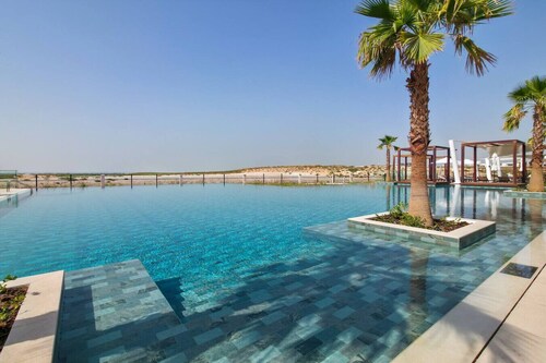 Stylish 2BR w/ Balcony | Yas Golf Collection