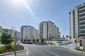 Exterior - Stylish 2BR w/ Balcony | Yas Golf Collection (Abu Dhabi)