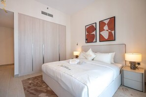 Room - Stylish 2BR w/ Balcony | Yas Golf Collection (Abu Dhabi)