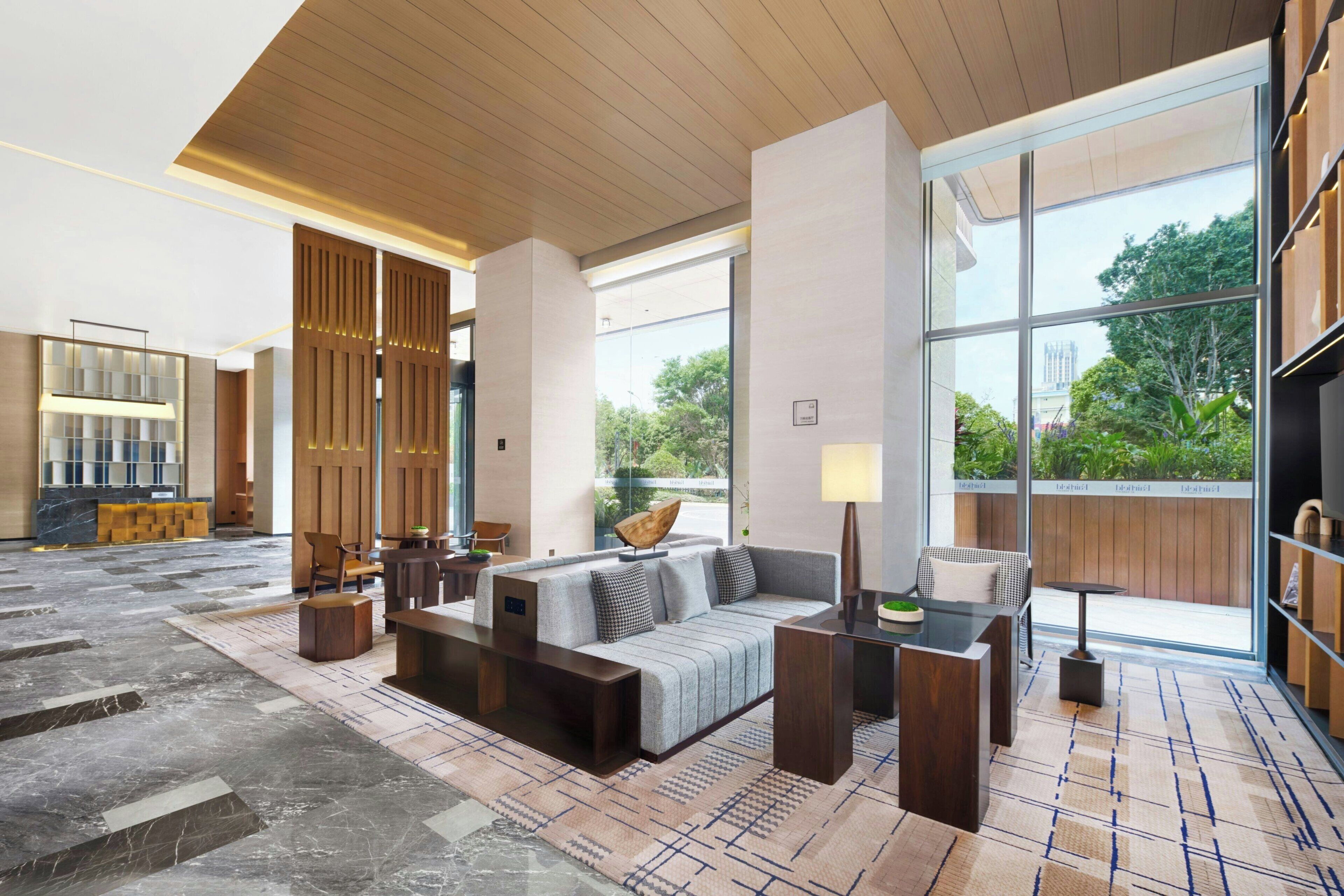 Lobby-lounge