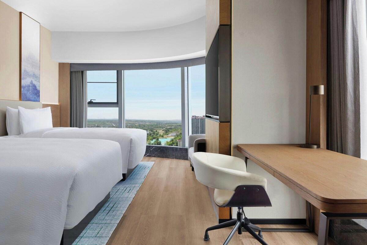 Business Room, 2 Double Beds, City View | In-room safe, blackout curtains, soundproofing, free WiFi
