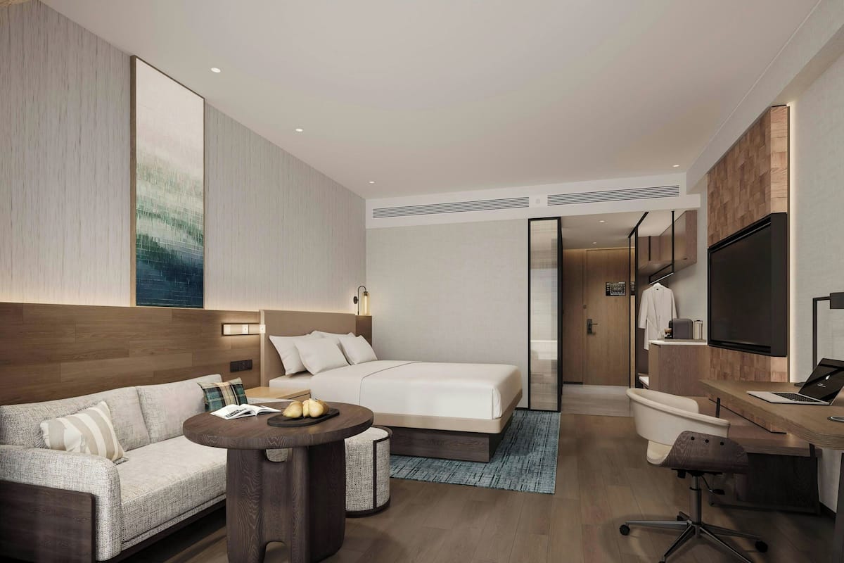 Business Room, 1 King Bed, City View | In-room safe, blackout drapes, soundproofing, free WiFi