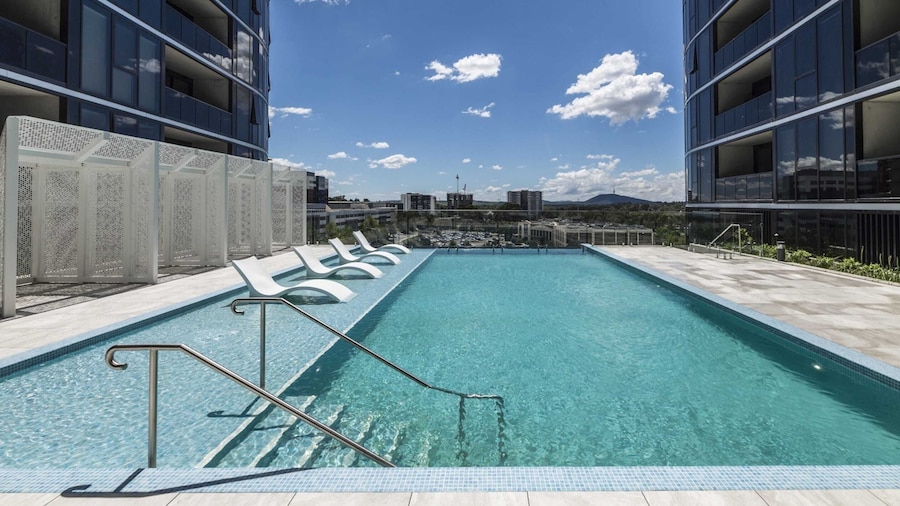 Lovely Sunny 2-bedroom Apartment With Pool and Gym