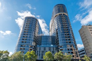 Apartment | Reception - Lovely Sunny 2-bedroom Apartment With Pool and Gym (Canberra)