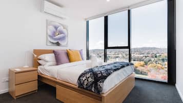2 bedrooms, laptop workspace, bed sheets