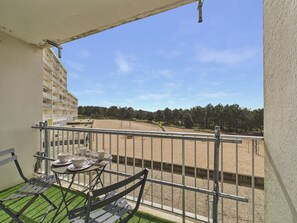 Outdoor dining - Apartment for 3, 100m from the beach (St-Brévin-l’Océan)